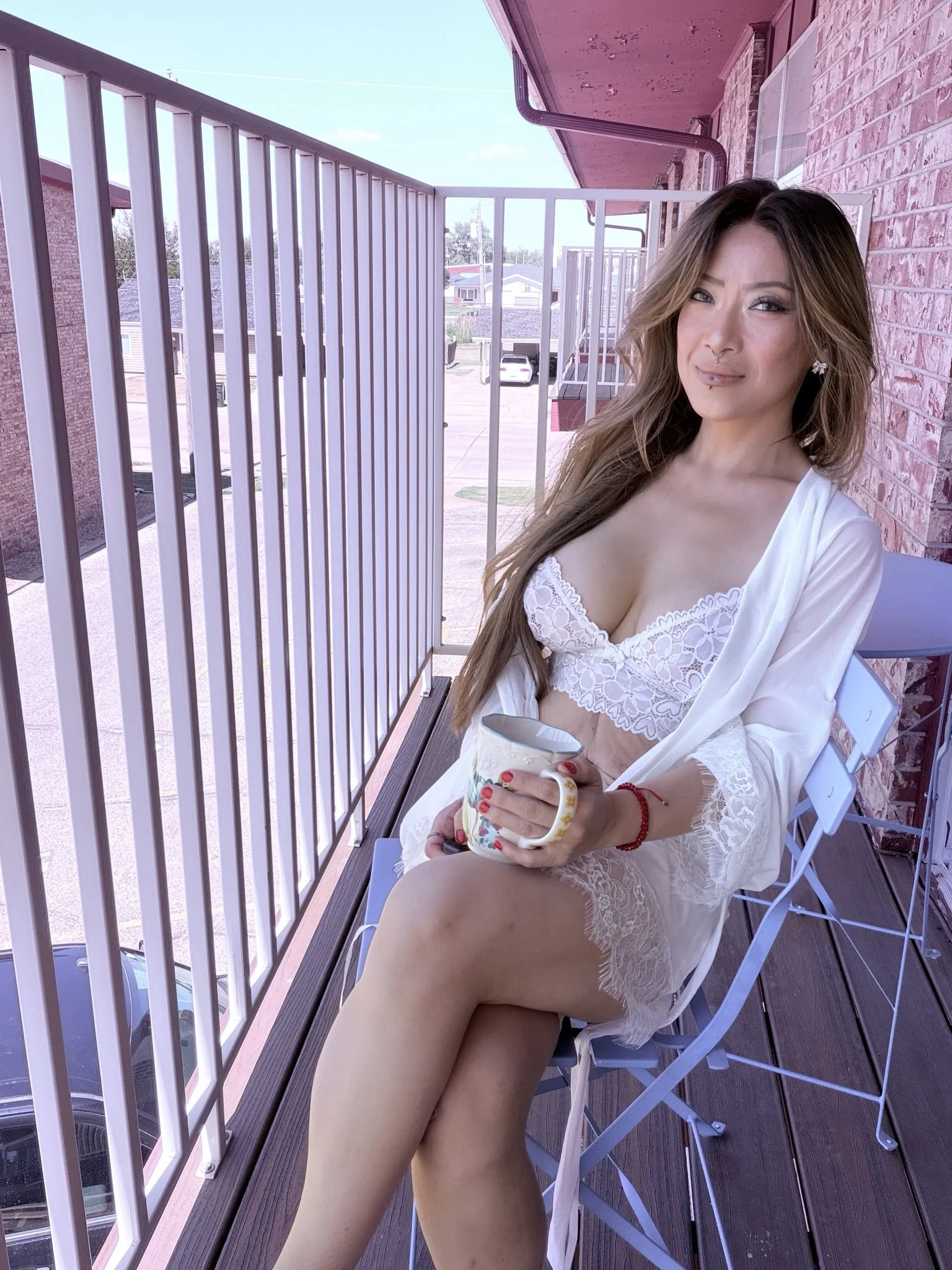 Rayna Li OnlyFans Kinky, Swinger, petite photo — ShesWow
