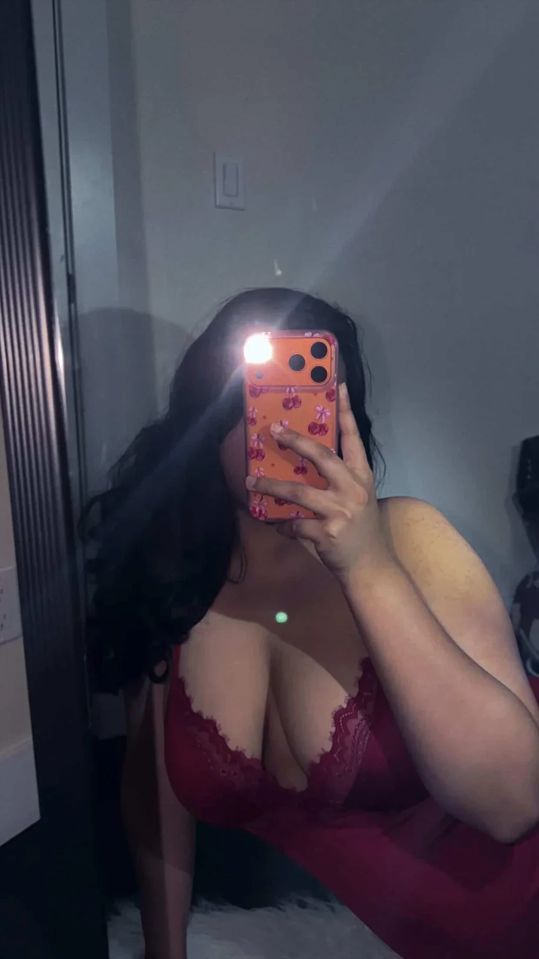 Simran OnlyFans photo — ShesWow