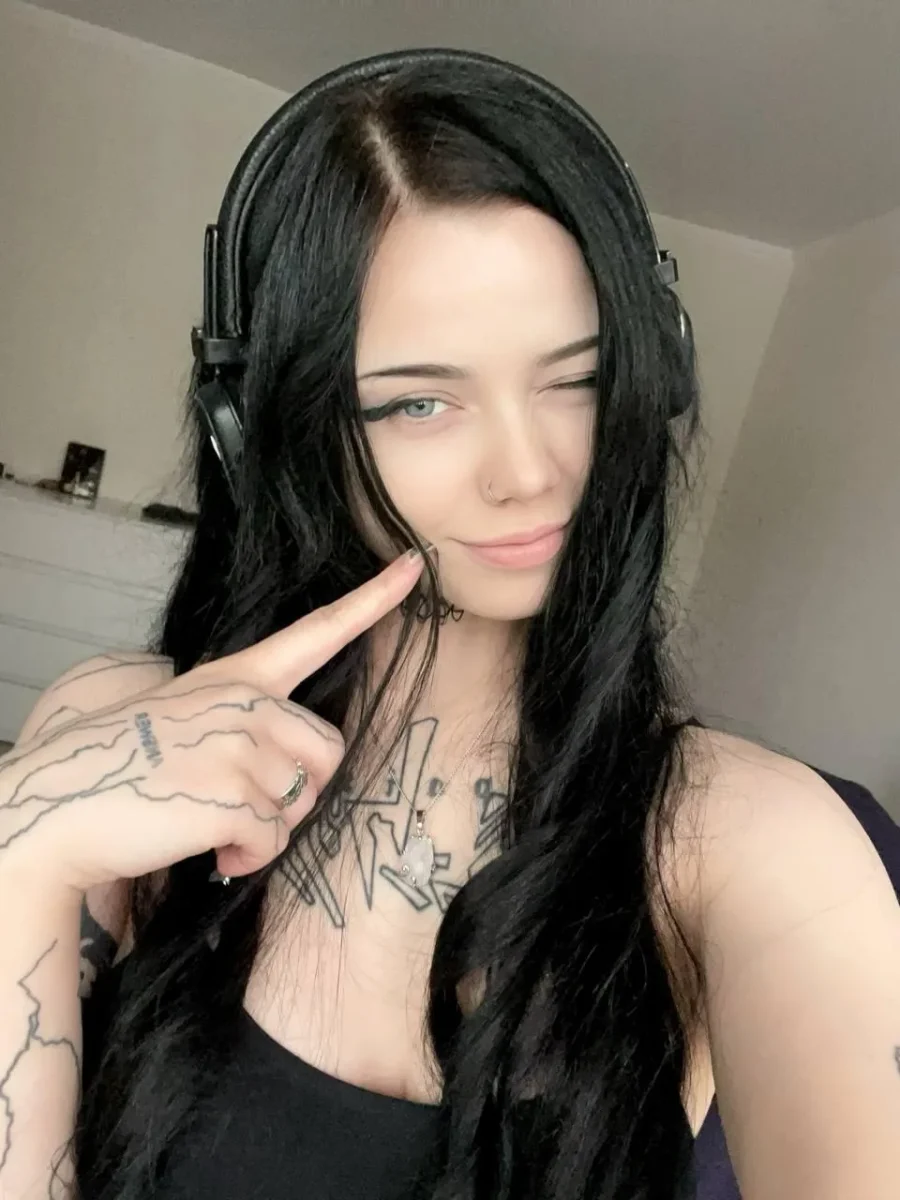 Alt Angel Roxie ShesWow