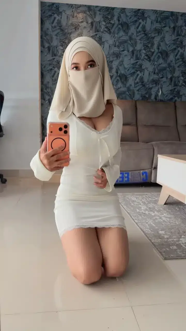 Azalea Hijabi OnlyFans photo — ShesWow