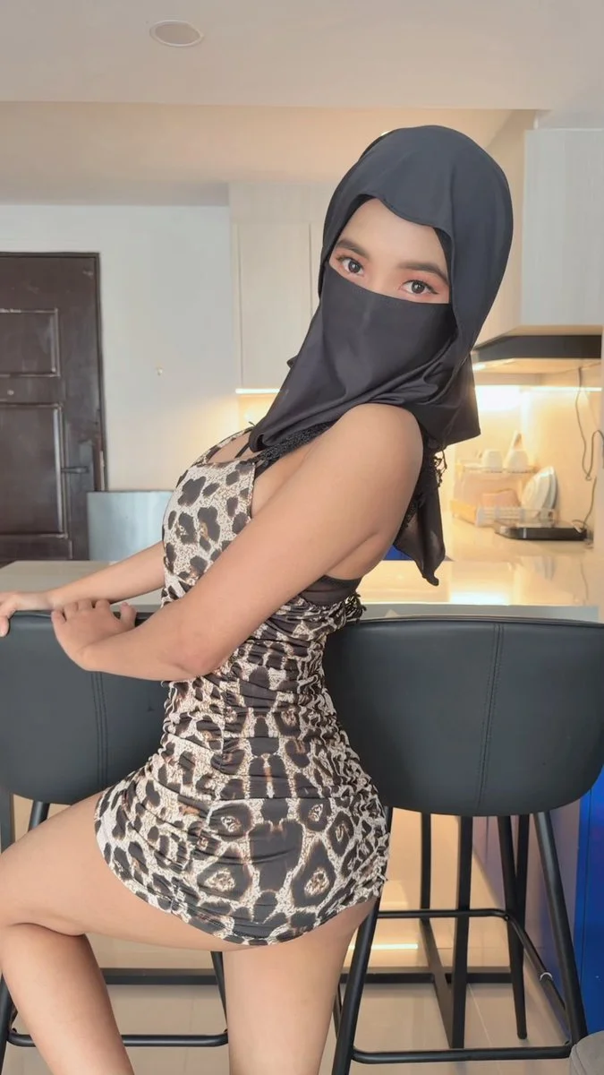 Azalea Hijabi OnlyFans photo — ShesWow