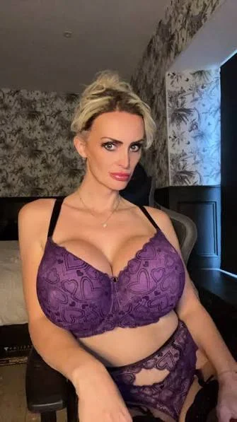 Chloedavismodel OnlyFans photo — ShesWow