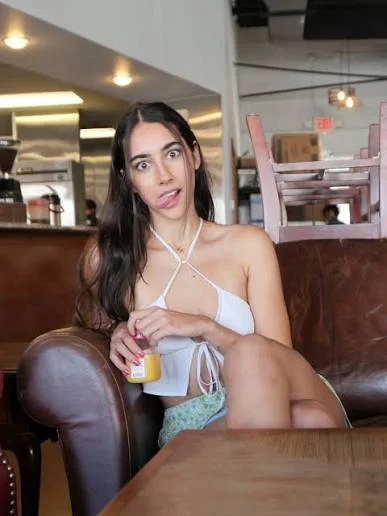 Izzy Green OnlyFans photo — ShesWow