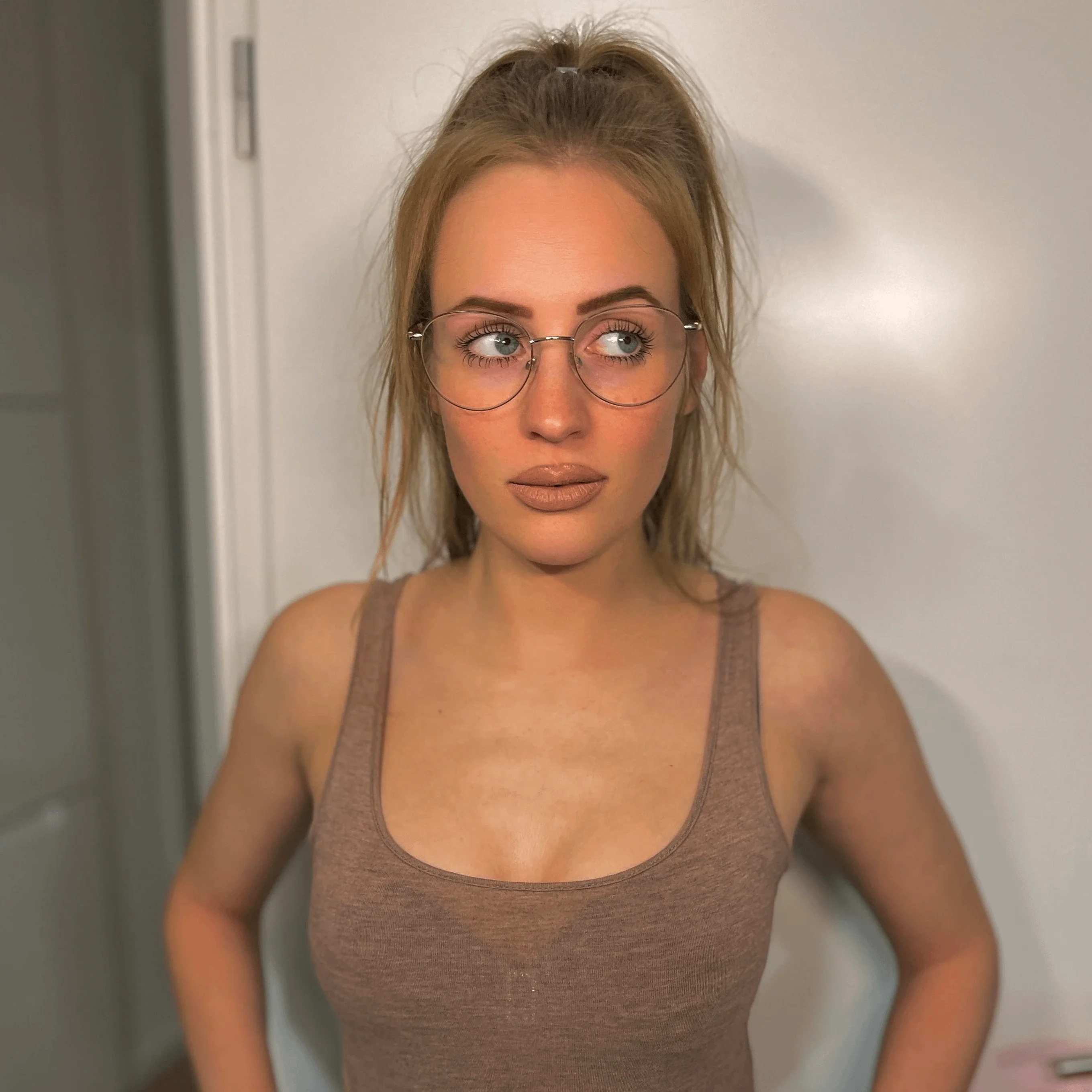Jolaxoxo OnlyFans Feet, Blonde, Teasing photo — ShesWow