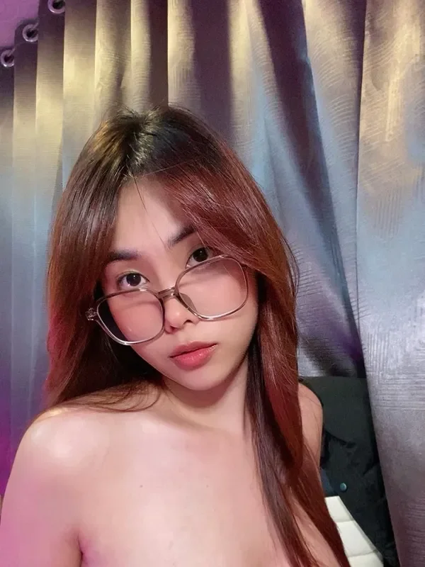 Kirachen OnlyFans photo — ShesWow
