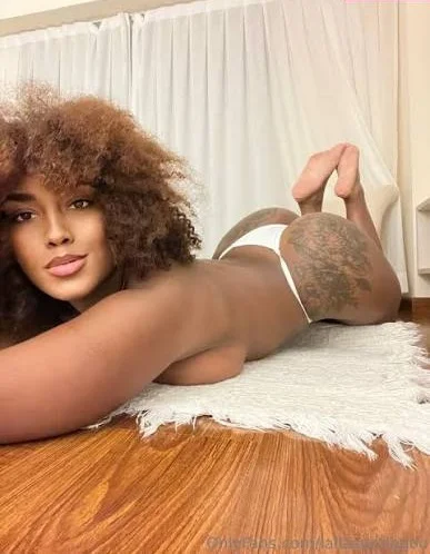 Laila Santiagoo OnlyFans photo — ShesWow