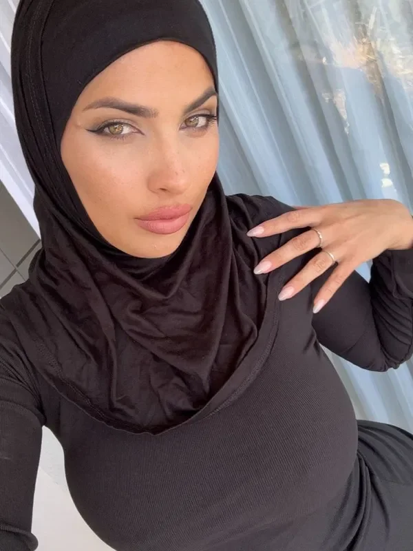Leila Onyx OnlyFans photo — ShesWow