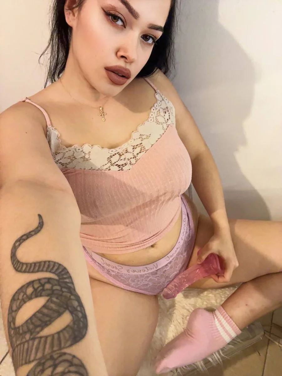 Queen Geoo OnlyFans photo — ShesWow