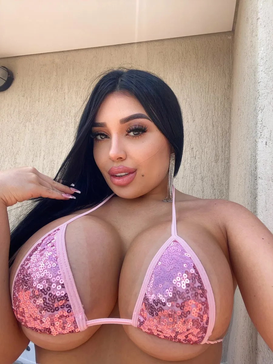 Valentina Perez OnlyFans photo — ShesWow