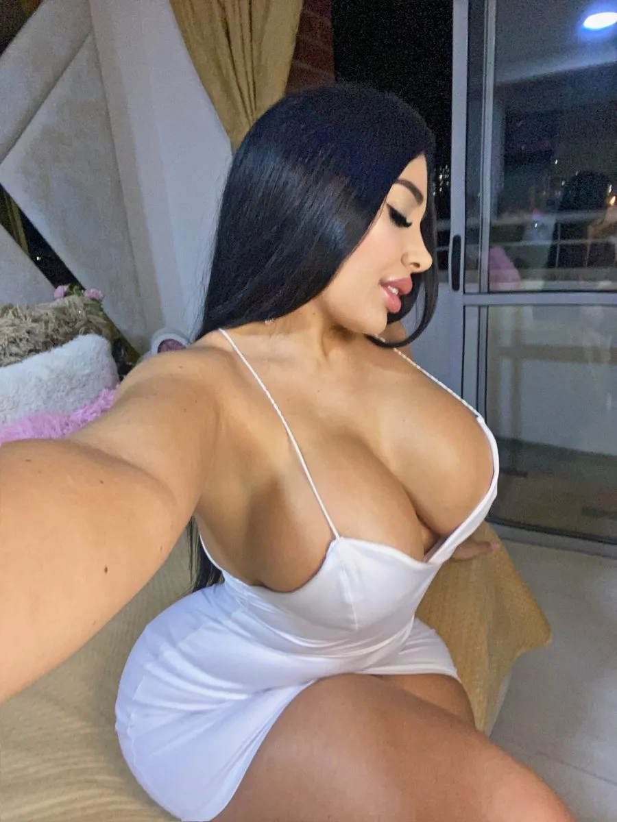 Valentina Perez OnlyFans photo — ShesWow