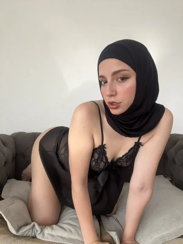 Yasmin Flora OnlyFans photo — ShesWow